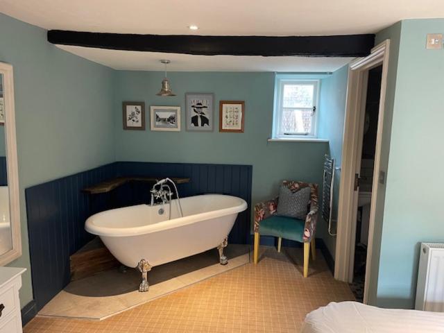 The Golden Pheasant Inn Burford Extérieur photo