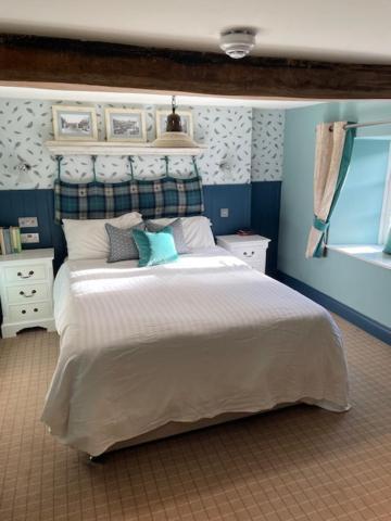 The Golden Pheasant Inn Burford Extérieur photo