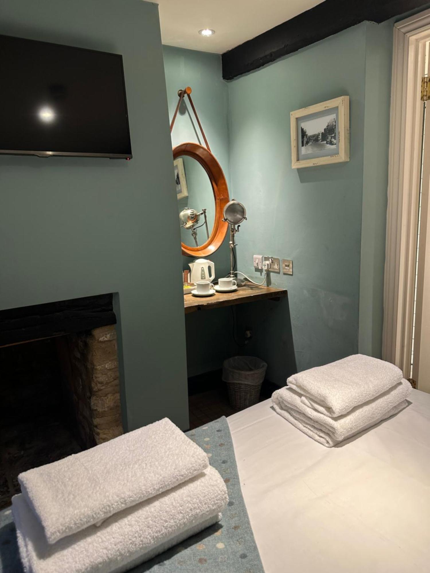 The Golden Pheasant Inn Burford Extérieur photo