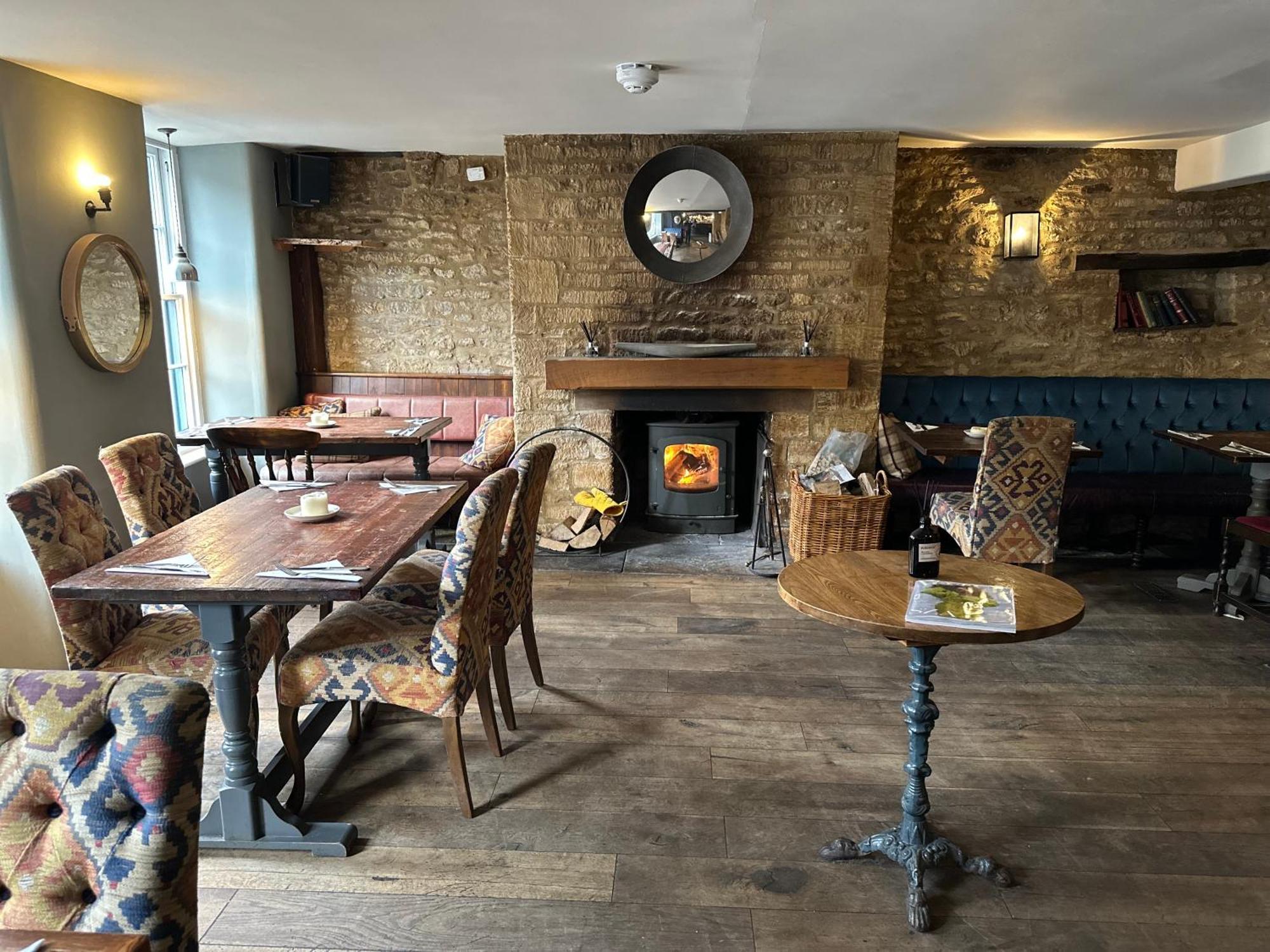 The Golden Pheasant Inn Burford Extérieur photo