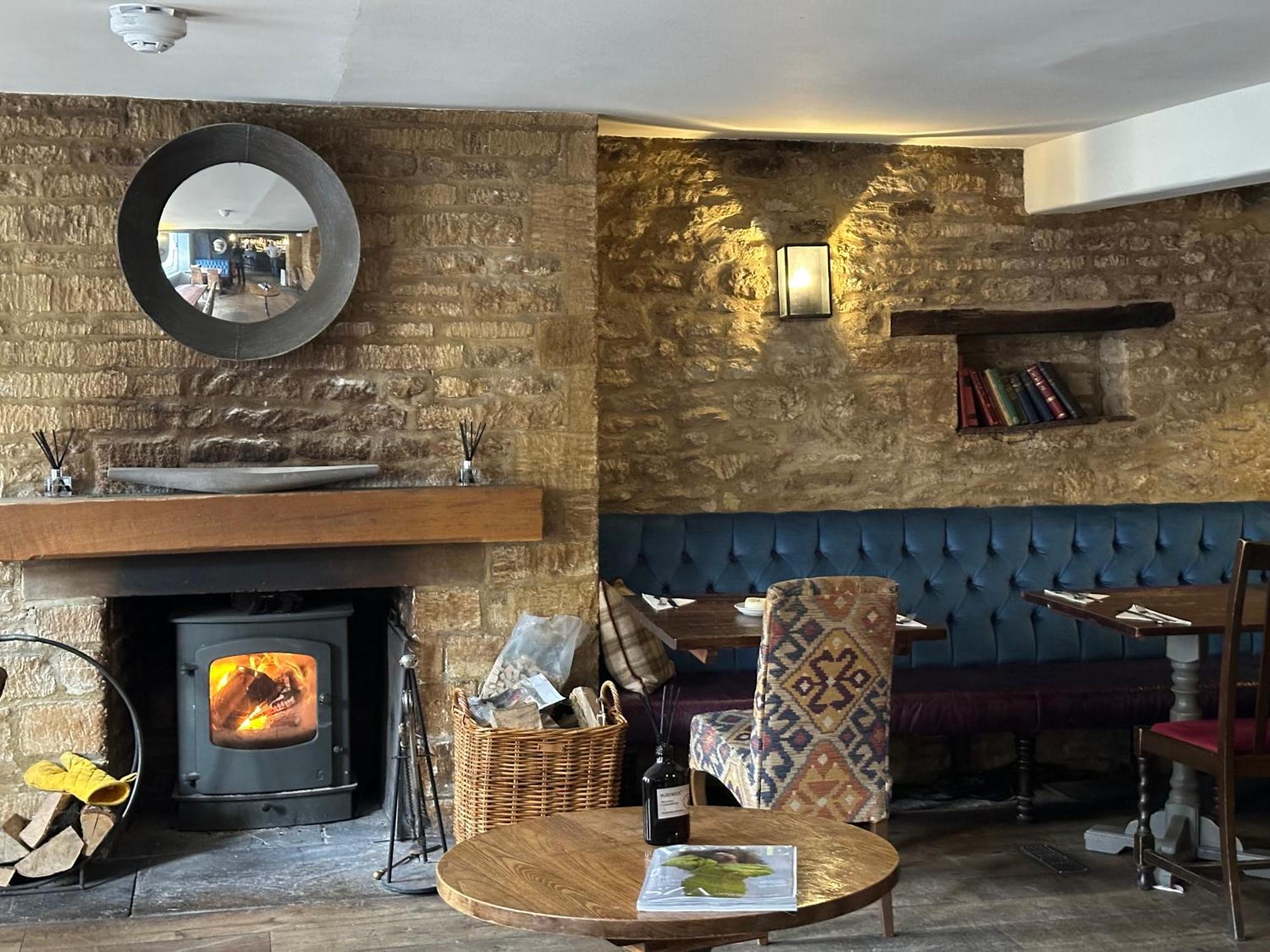 The Golden Pheasant Inn Burford Extérieur photo