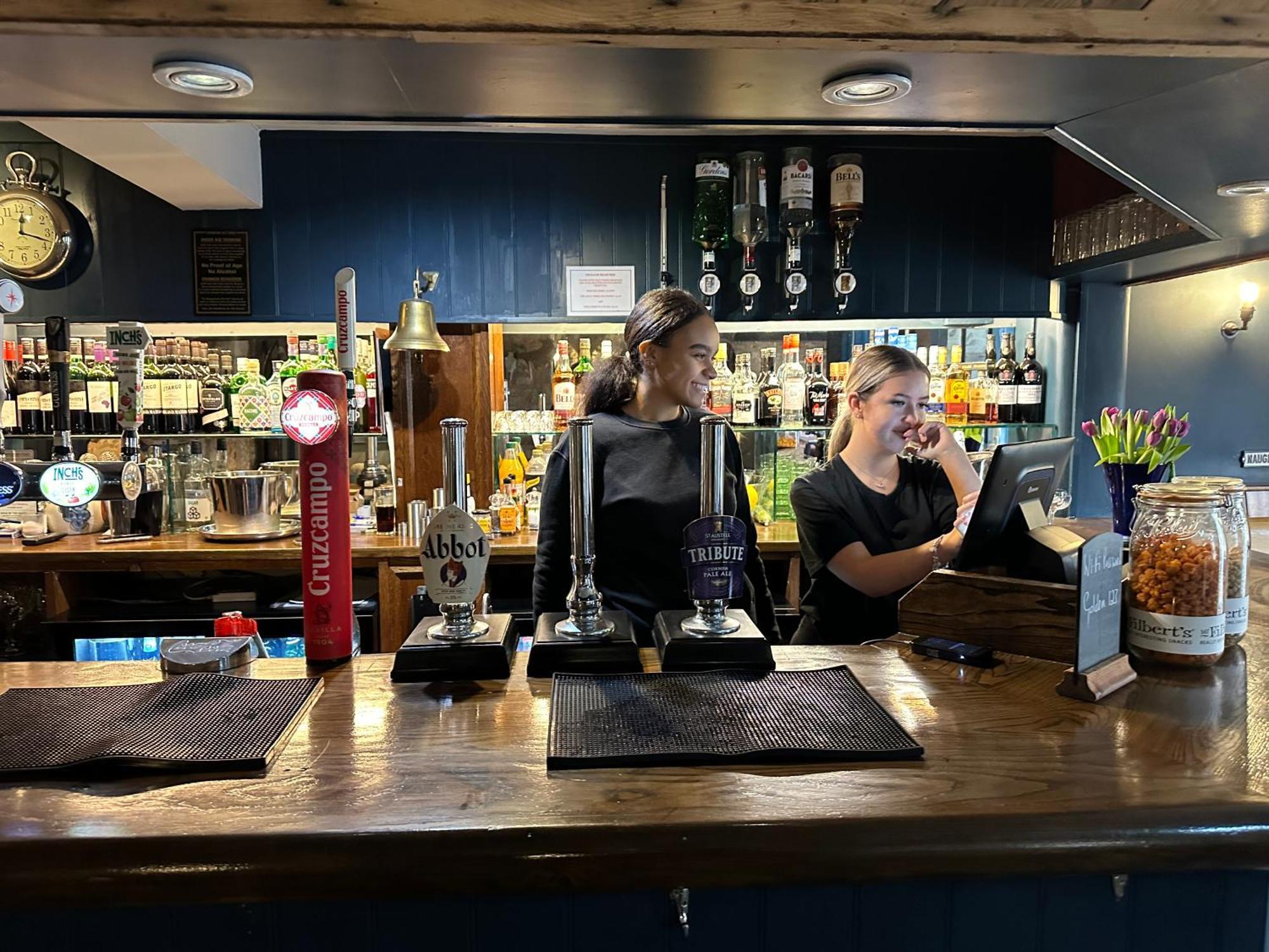 The Golden Pheasant Inn Burford Extérieur photo