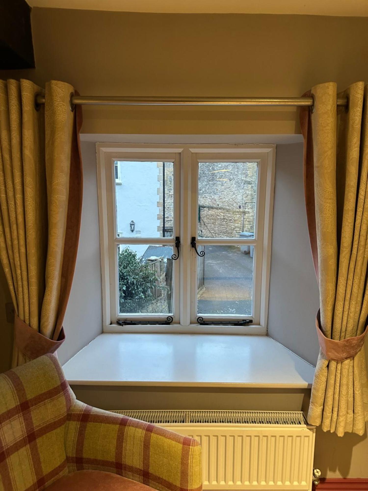 The Golden Pheasant Inn Burford Extérieur photo